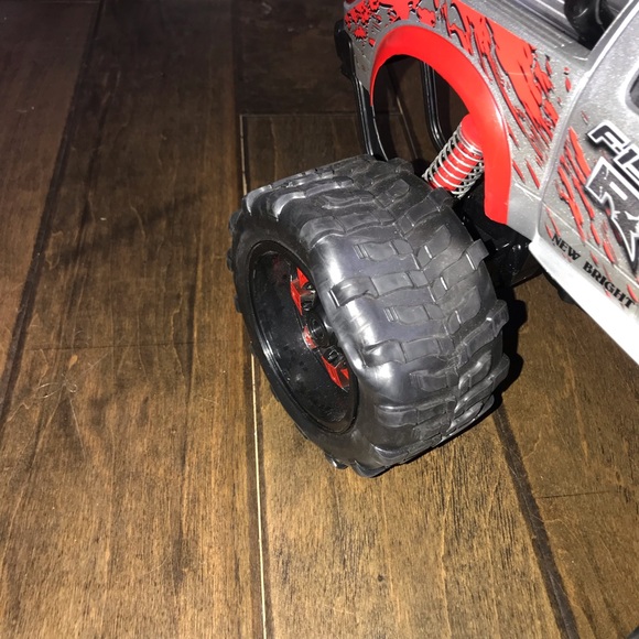 Ford raptor toy truck - Picture 4 of 5